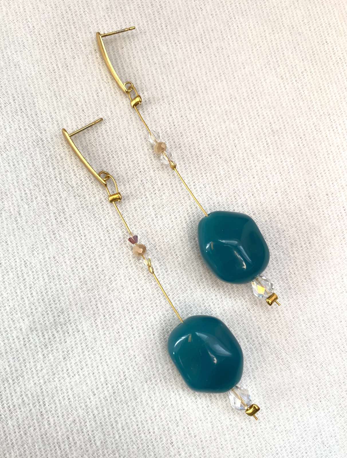 Χειροποίητο Ατσάλινο Σκουλαρίκι σε χρώμα Petrol blue.