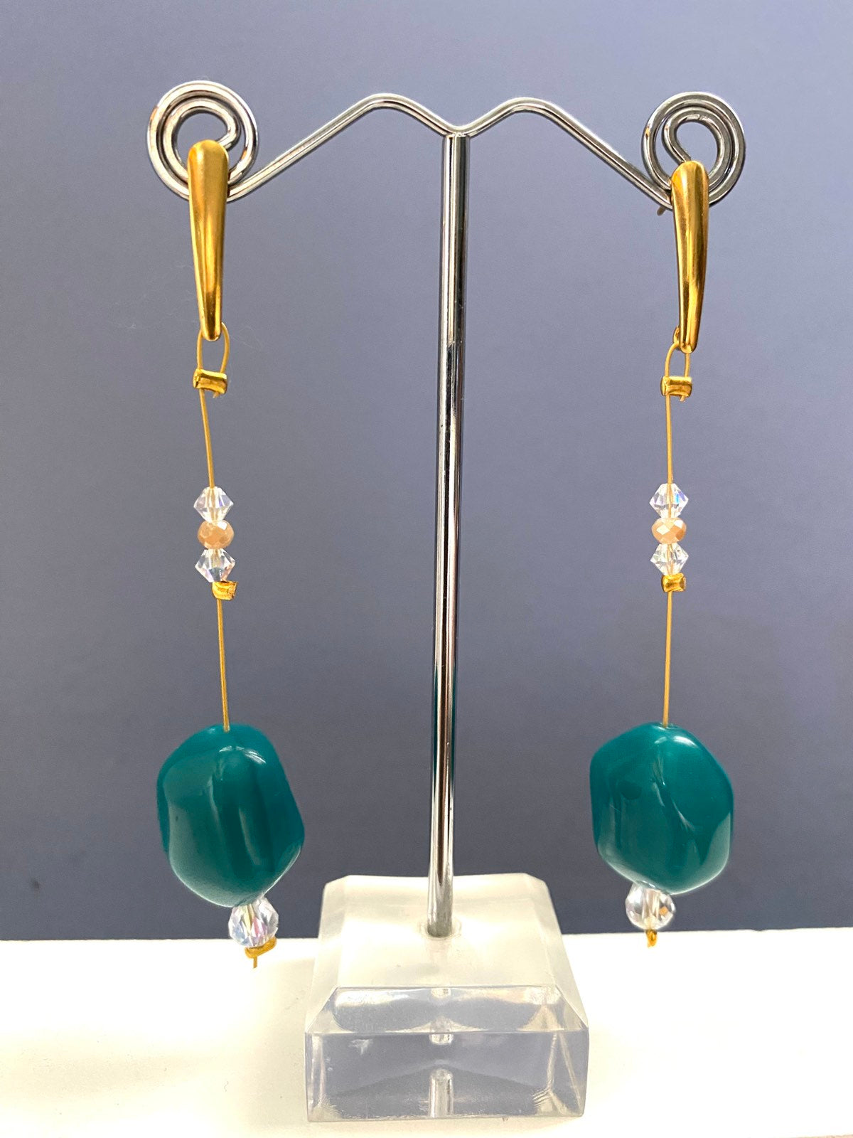 Χειροποίητο Ατσάλινο Σκουλαρίκι σε χρώμα Petrol blue.