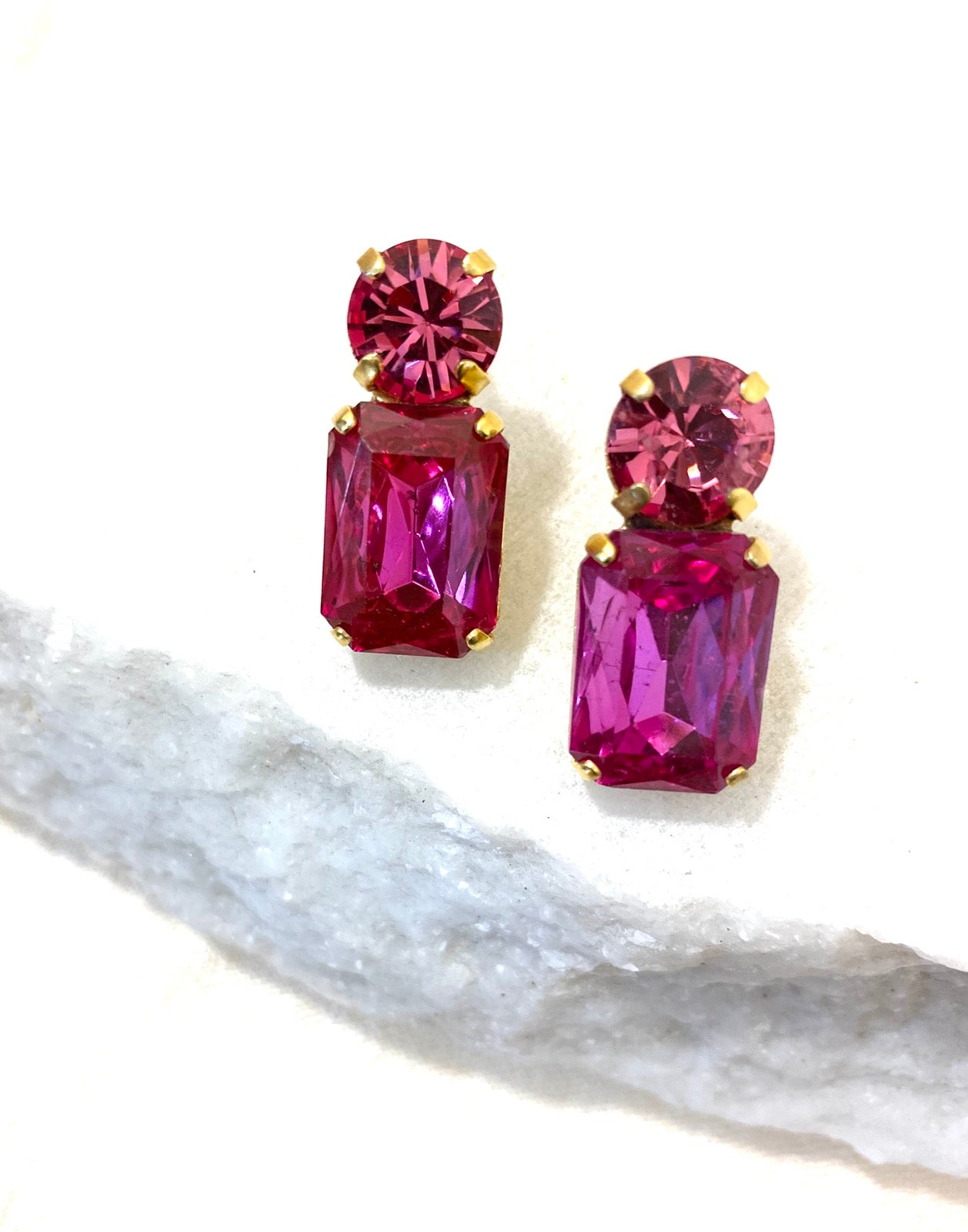 Σκουλαρίκι Φούξια με κρύσταλλα.