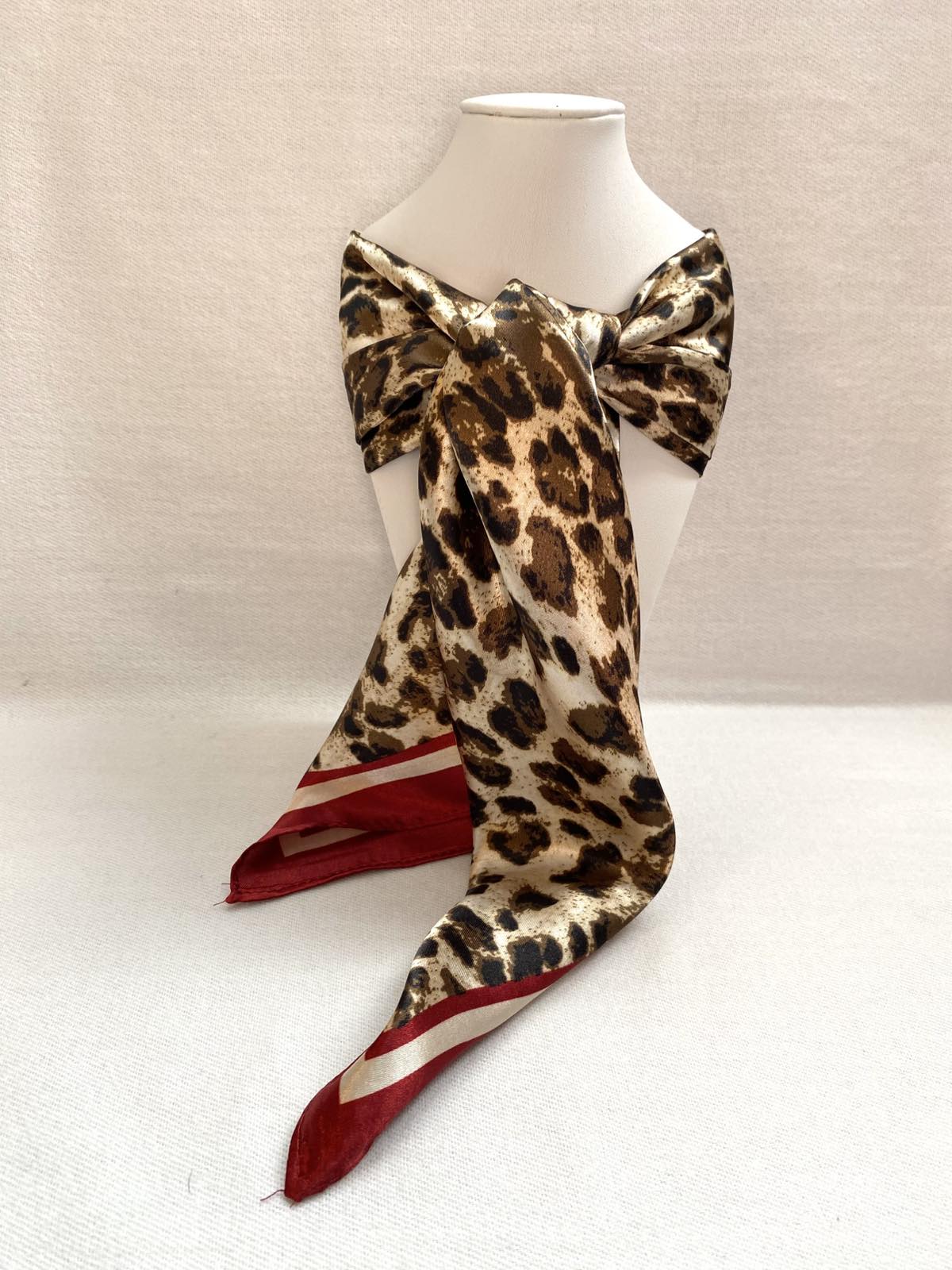 Φουλάρι τιγρέ.