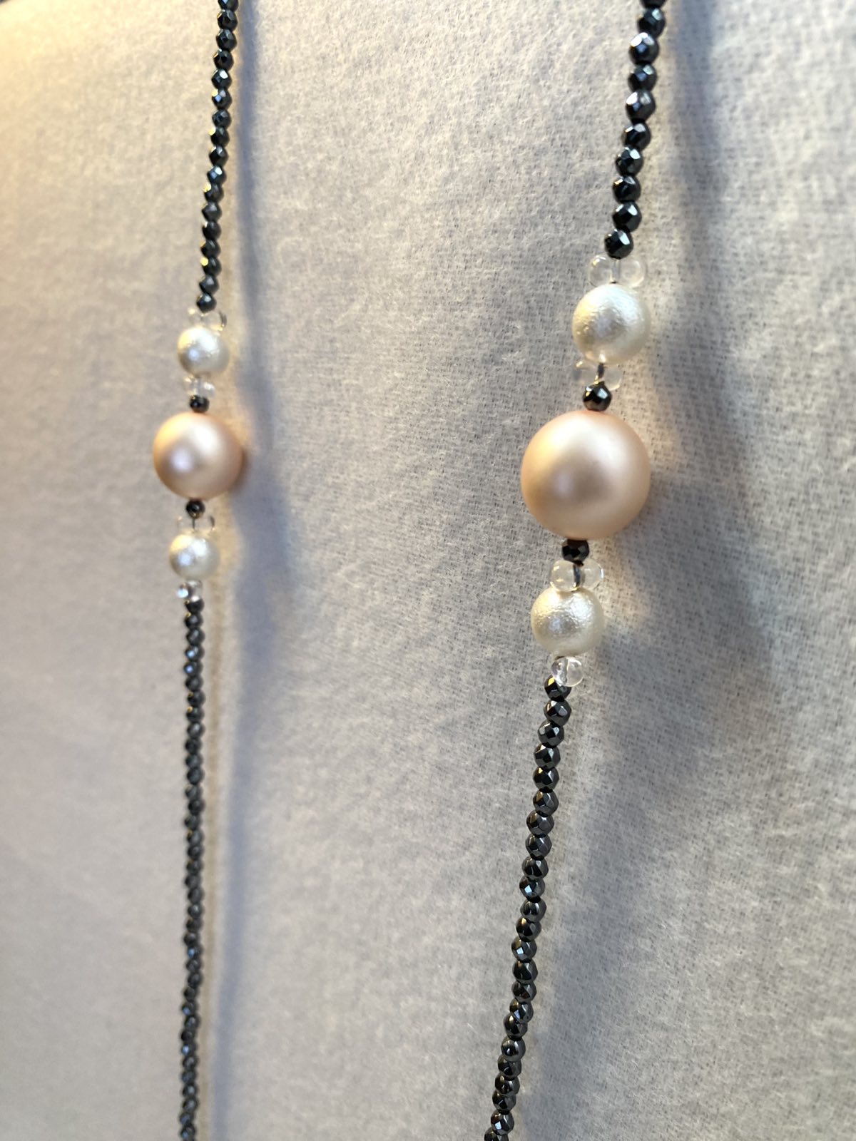 Χειροποίητο μακρύ Κολιέ με αιματίτη