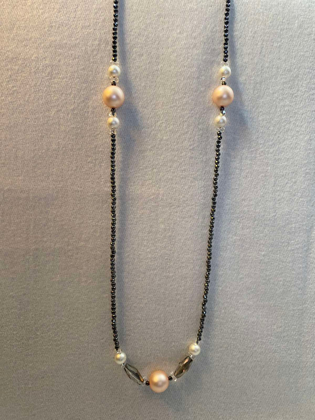 Χειροποίητο μακρύ Κολιέ με αιματίτη