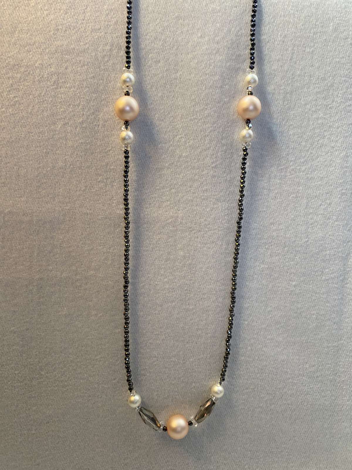 Χειροποίητο μακρύ Κολιέ με αιματίτη