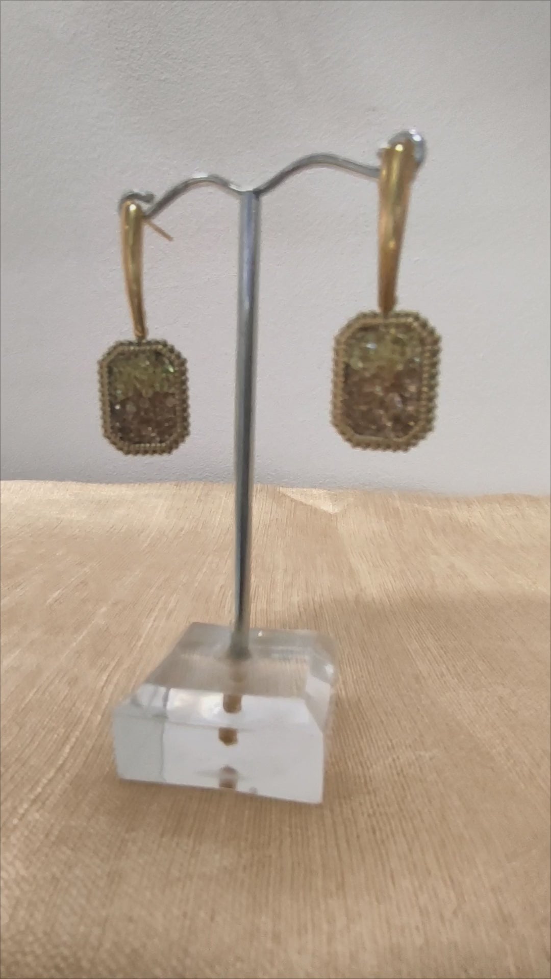 Ατσάλινο Σκουλαρίκι.